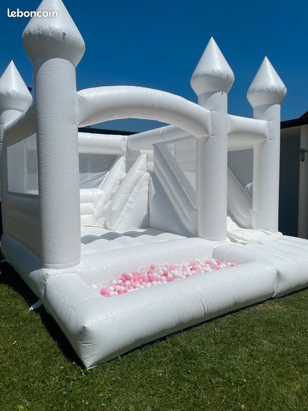 Château Gonflable — Sunshine Events, animation pour mariages, anniversaires et soirées d'entreprise en Île-de-France